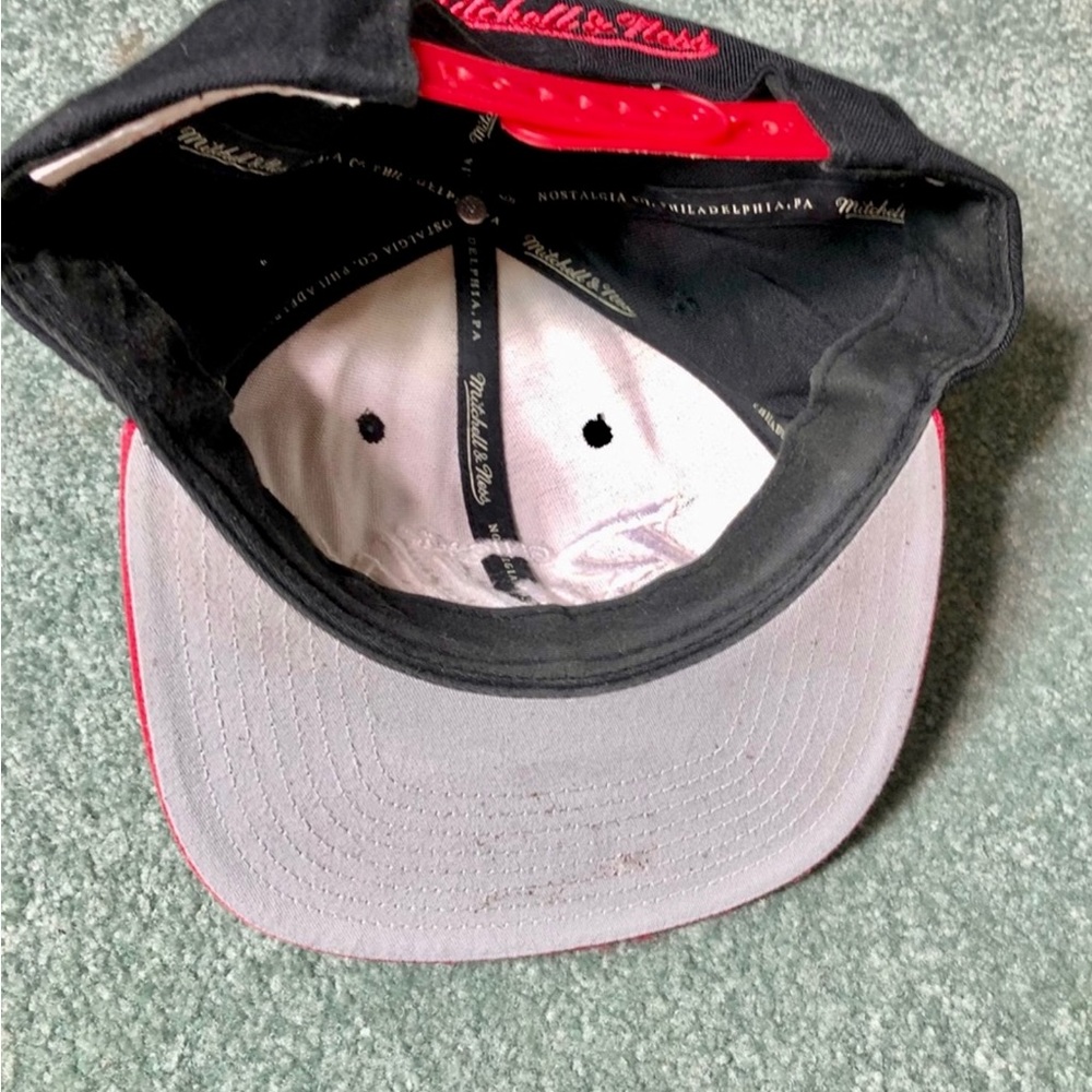 MITCHELL & NESS CHICAGO BULLS RAINBOW SNAPBACK BALL CAP/HAT - Picture 3 of 8